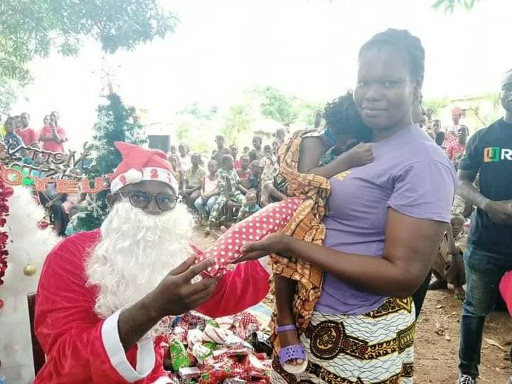 Galerie - Une Première Magique : Noël s'invite à Kouakoublékro !