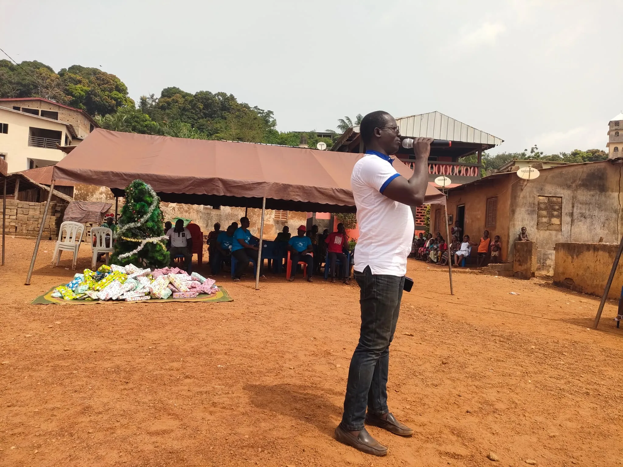 Galerie - Épiphanie 2023 : Des sourires offerts aux enfants de St Jacques de Tiagba