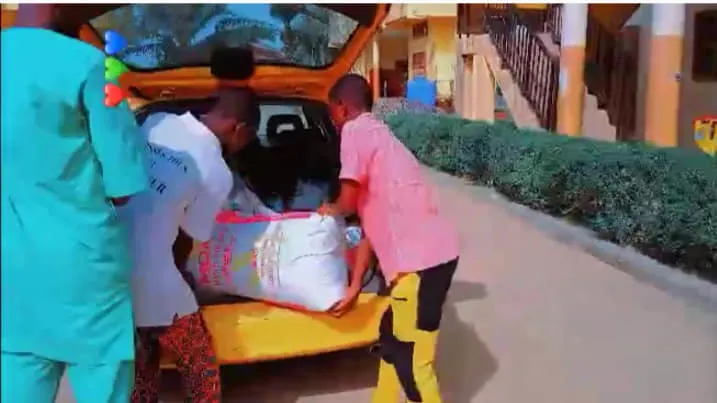 Galerie - Carême 2024 : La Voce Di Maria apporte le sourire à l'orphelinat de Djeffa